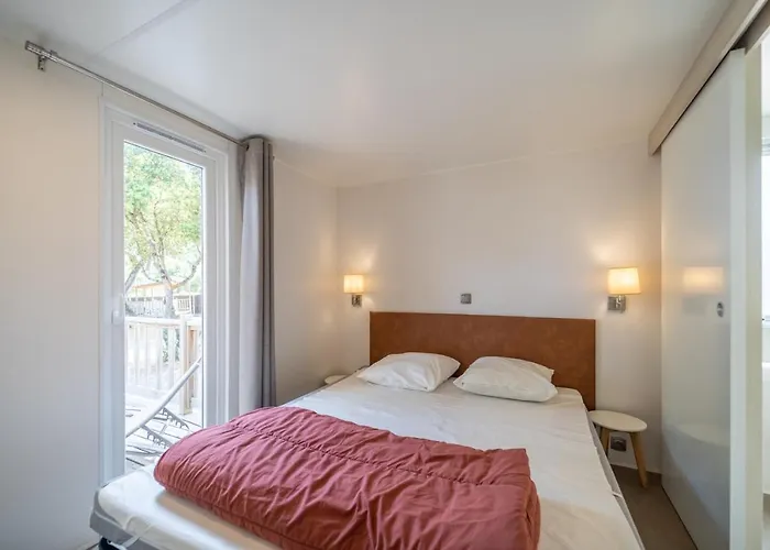 Les Genets Camping *