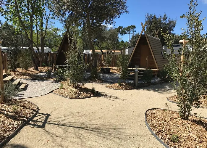 Les Genets Camping *