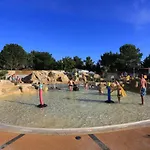 Les Genets مكان تخييم