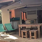 Les Genets سان جان دي مونت
