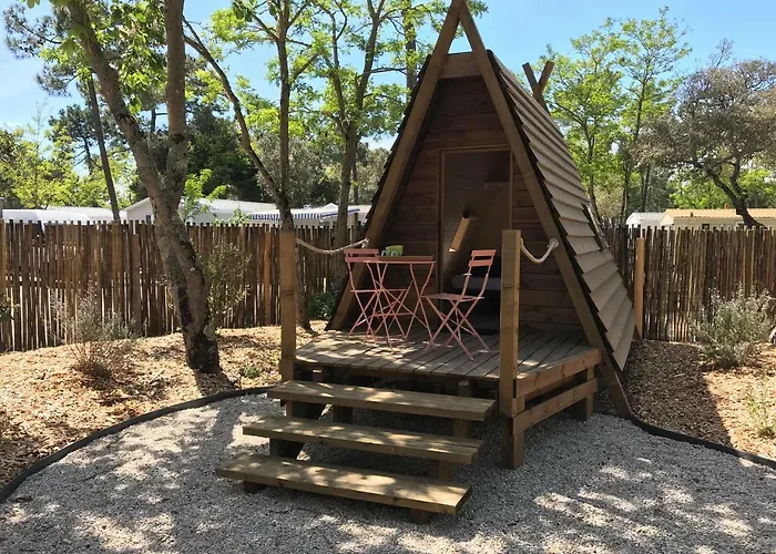 Les Genets Σαιν-Ζαν-ντε-Μον