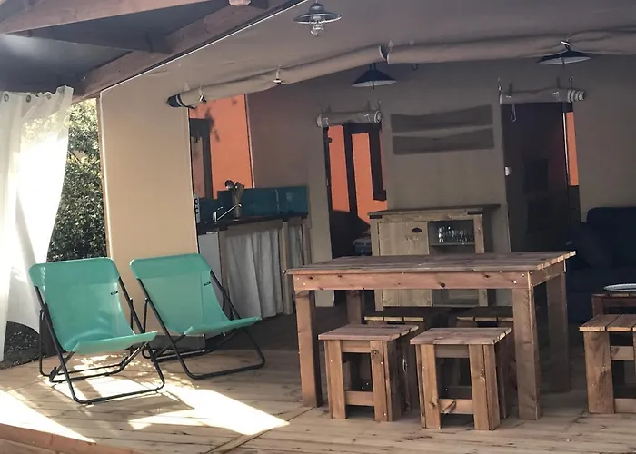 Les Genets Σαιν-Ζαν-ντε-Μον